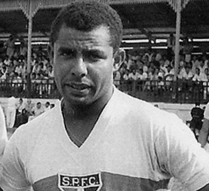 Terceiro Tempo - Milton Neves - Saudade: Canhoteiro, o 'Garrinha da ponta-esquerda', que foi homenageado com música, nascia há 94 anos - Notícias - Terceiro Tempo