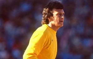 Terceiro Tempo - Milton Neves - Parabéns, Raul Plassmann! O goleiro da camisa amarela completa 82 anos! - Notícias - Terceiro Tempo