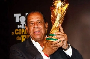 Terceiro Tempo - Milton Neves - Saudade: Há dez anos morria Carlos Alberto Torres, o capitão da seleção na conquista do Tri - Notícias - Terceiro Tempo