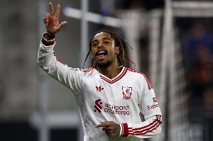 Notícias ogol.com.br - Barcola faz três, comanda a goleada e Liverpool passeia na Áustria pela Liga dos Campeões