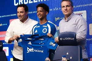 Notícias ogol.com.br - Zé Lucas é apresentado no Cruzeiro e fala sobre proposta celeste: 'Não tive como recusar'