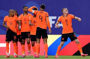 Notícias ogol.com.br - Sem Depay, Xavi abre ciclo na Holanda