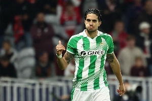 Notícias ogol.com.br - Betis conta com zagueiro artilheiro para virar sobre o Lille