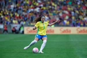 Notícias ogol.com.br - Seleção brasileira corta duas jogadoras após lesões graves em amistoso contra a Argentina