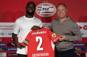 Notícias ogol.com.br - PSV repatria lateral da seleção holandesa