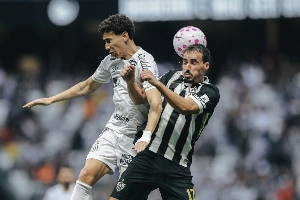 Notícias ogol.com.br - Atlético vira sobre o Santos nos acréscimos com gol de bicicleta e se aproxima do G5