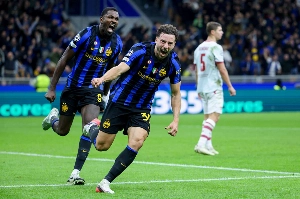 Notícias ogol.com.br - Com gol brasileiro, Inter supera expulsão e consegue primeira vitória na Champions