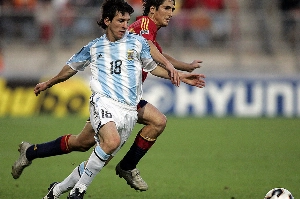 Notícias ogol.com.br - Messi enfrentará o país que o consagrou pela primeira vez na carreira profissional