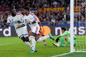 Notícias ogol.com.br - Real Madrid repete o filme, marca três gols em sete minutos e executa virada implacável contra a Roma