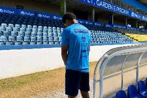 Notícias ogol.com.br - Bexiga cheia, alívio fisiológico e expulsão: o futebol brasileiro está de volta!