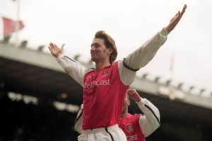 Notícias ogol.com.br - Tony Adams: o capitão gunner completa 60 anos