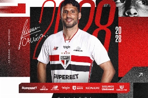 Notícias ogol.com.br - Oficial: Calleri renova contrato com o São Paulo