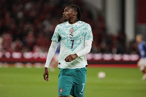 Notícias ogol.com.br - Herdeiro da 7, Rafael Leão evita polêmica: 'Cristiano está em casa feliz com a vitória'
