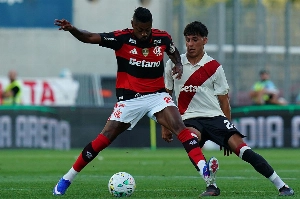 Notícias ogol.com.br - Com primeiro tempo animado, Fla e River empatam em torneio amistoso