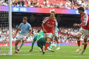 Notícias ogol.com.br - Arsenal não toma conhecimento do City e fatura Supercopa da Inglaterra