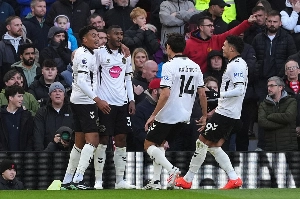Notícias ogol.com.br - Com gols brasileiros, Bournemouth domina em Old Trafford e mantém United perto do Z3
