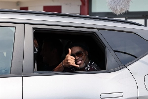 Notícias ogol.com.br - Novo rolê aleatório? Ronaldinho desembarca na Itália para 'reforçar' clube da terceira divisão