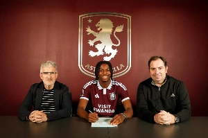 Notícias ogol.com.br - Aston Villa confirma 'chapéu' no Newcastle e anuncia destaque suíço na Copa do Mundo