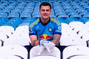 Notícias ogol.com.br - Ex-Botafogo, Lucas Perri vai jogar na Itália; Leeds anuncia novo goleiro