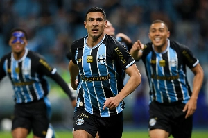 Notícias ogol.com.br - Grêmio bate Athletico, deixa Z4 e empurra rival Inter para zona de degola