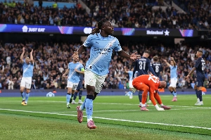 Notícias ogol.com.br - Jeremy Doku assina novo contrato com o Manchester City