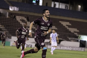 Notícias ogol.com.br - Vitor Barreto celebra acesso e sonha com título inédito na Ferroviária: 'Quero mais do que tudo'