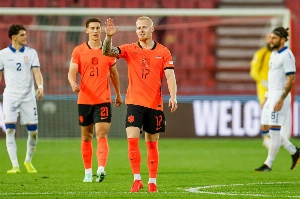 Notícias ogol.com.br - Com doblete de 'estreante', Holanda vence a primeira com Xavi no comando