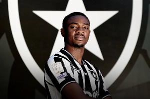 Notícias ogol.com.br - Botafogo oficializa meio-campista que pertencia ao Porto