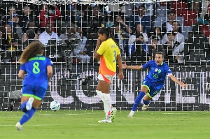 Notícias ogol.com.br - Marta brilha no fim, Brasil supera Colômbia nos pênaltis e mantém majestade sul-americana