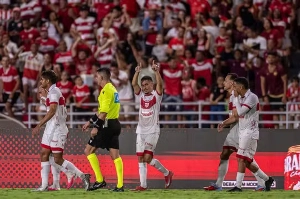 Notícias ogol.com.br - CRB faz o dever de casa, entra no G6 e confirma o rebaixamento do Londrina na Série B