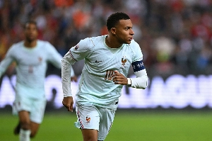 Notícias ogol.com.br - França poupa gols, mas vence Turquia na estreia de Zidane