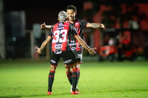 Notícias ogol.com.br - Vitória goleia a Chapecoense no Barradão e abre distância para o Z4