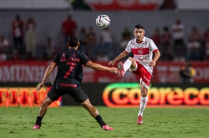 Notícias ogol.com.br - Em duelo direto pelo acesso, CRB deslancha na etapa final, vence o Atlético Goianiense e cola no G6 da Série B