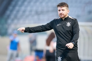 Notícias ogol.com.br - Títulos, inspiração no Brasfoot e aproveitamento de 59%: conheça o técnico que comanda o Corinthians no Dérbi