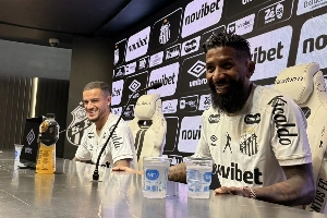 Notícias ogol.com.br - Coutinho revela insistência de Neymar e explica decisão de atuar no Santos: 'Seria injusto eu não poder voltar a trabalhar'
