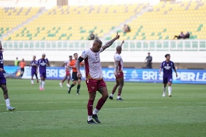 Notícias ogol.com.br - 'Vamos aos clássicos de carro-forte': as histórias do paulista do Capão Redondo que brilha na Indonésia