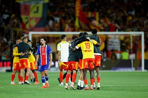 Notícias ogol.com.br - Lens segura o PSG com um a menos e conquista o título inédito da Supercopa da França