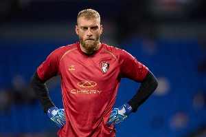 Notícias ogol.com.br - Melhor goleiro da Serie A e titular da Juventus, Di Gregorio vive pesadelo na Premier League