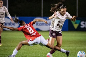 Notícias ogol.com.br - Ferroviária marca dois no fim, vira sobre o Inter e confirma classificação no Brasileirão Feminino