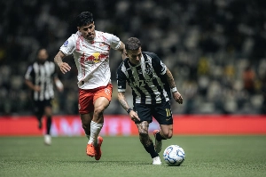 Notícias ogol.com.br - Com leis do ex no fim, Atlético arranca empate com Bragantino e vai às quartas da Sula