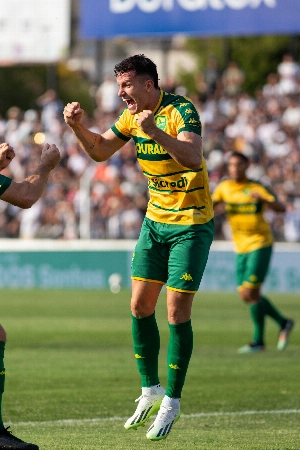 ge - Gol de Nathan contra o Operário-PR evidencia boa fase do zagueiro pelo Cuiabá
