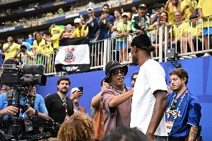 ge - Ronaldinho Gaúcho encontra Jimmy Butler e elogia Vini Jr: 