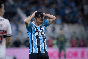 ge - Grêmio informa lesão de Pavon; confira tempo de parada
