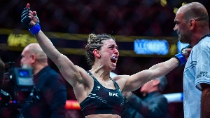 UmDois Esportes: Notícias do esporte paranaense e brasileiro - UFC 330: Mackenzie Dern amassa Robertson e mantém cinturão com Brasil