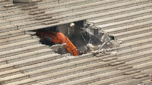 UmDois Esportes: Notícias do esporte paranaense e brasileiro - Athletico inicia demolição em setor interditado da Arena da Baixada