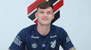 UmDois Esportes: Notícias do esporte paranaense e brasileiro - Athletico renova contrato com goleiro ucraniano da base