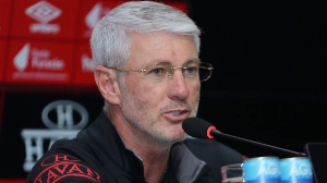 UmDois Esportes: Notícias do esporte paranaense e brasileiro - Athletico torna-se dependente de Hellmann. E vence a Chapecoense