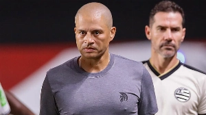 UmDois Esportes: Notícias do esporte paranaense e brasileiro - Time de Alex perde invencibilidade com gol e expulsão de ex-Athletico