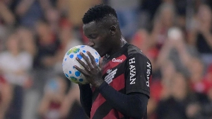 UmDois Esportes: Notícias do esporte paranaense e brasileiro - Viveros, atacante do Athletico, vive polêmica com antigo clube