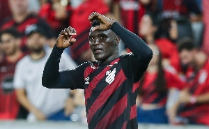 UmDois Esportes: Notícias do esporte paranaense e brasileiro - Athletico amassa e vira no fim com brilho de Viveros contra o Vitória